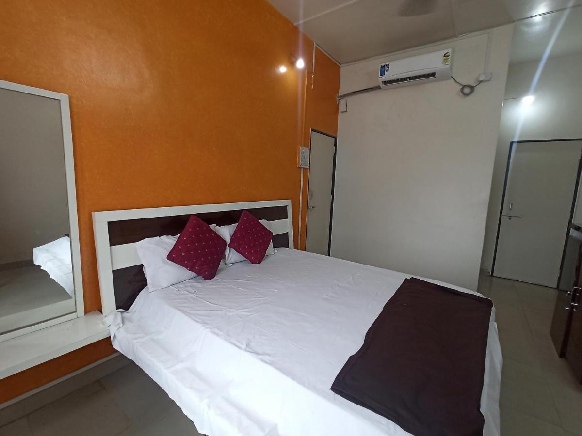 פונה Malwade Motels מראה חיצוני תמונה